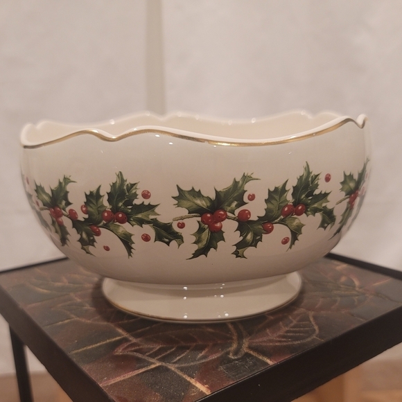 Lenox Other - LENOX BOWL W/  HOLLY BERRY LEAVES issued for 75 YEARS OF TELEFLORA  GIFTS 2009